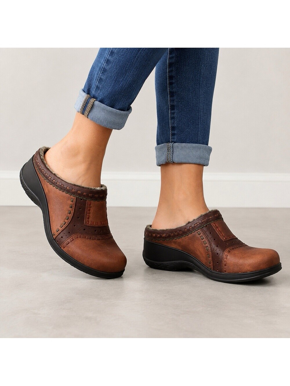 Clarks Brown Leather Clog Mules Women’s 7.5M Slip On Comfort Shoes Boho Hippie